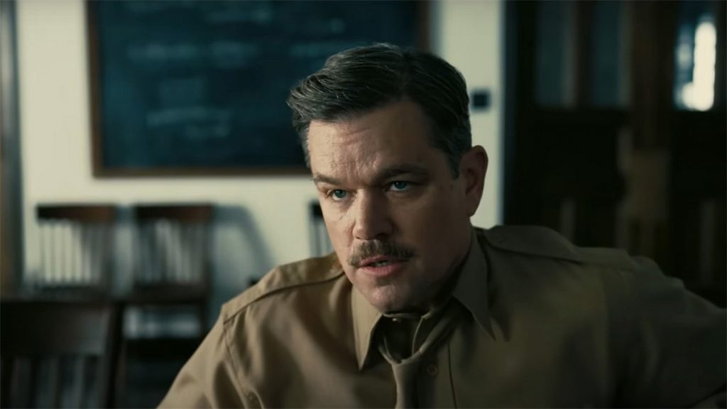 Cena de Oppenheimer com Leslie Groves Jr., interpretado por Matt Damon