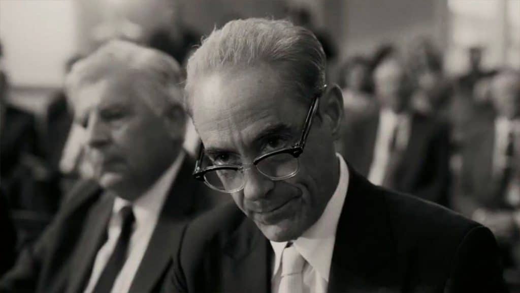 Cena de Oppenheimer com Lewis Strauss, interpretado por Robert Downey Jr.