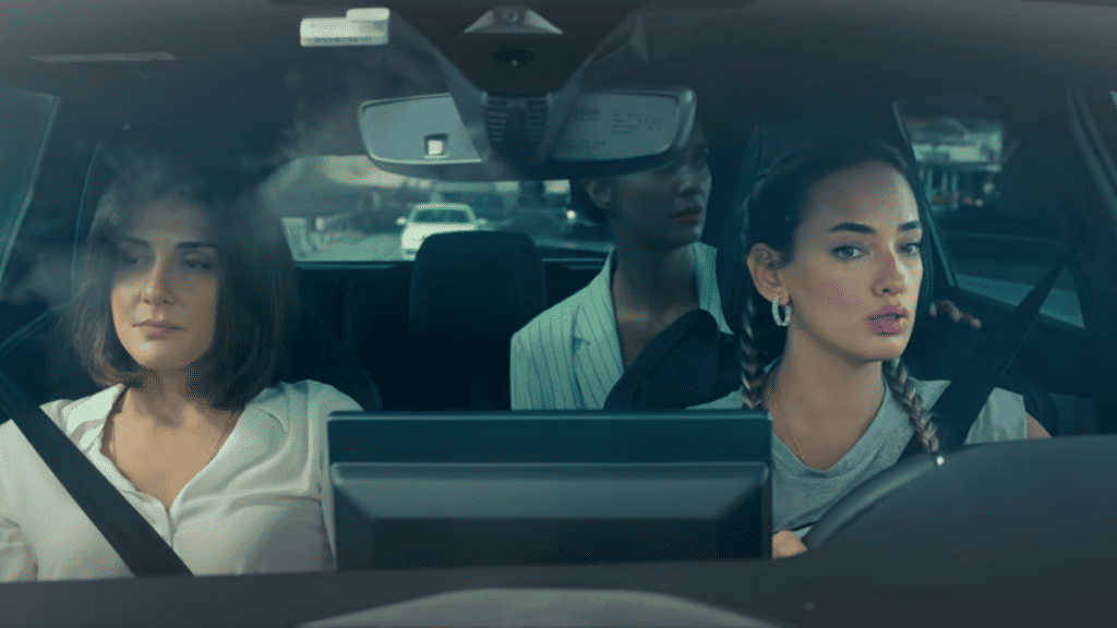 Imagem mostrando as três personagens principais da série