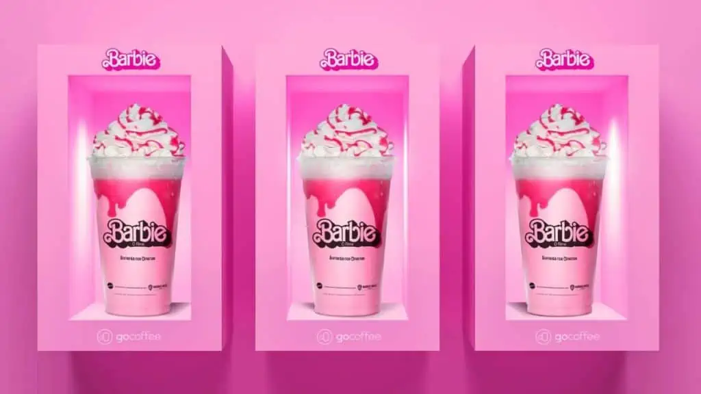 Imagem mostra três copos de frappé cor de rosa