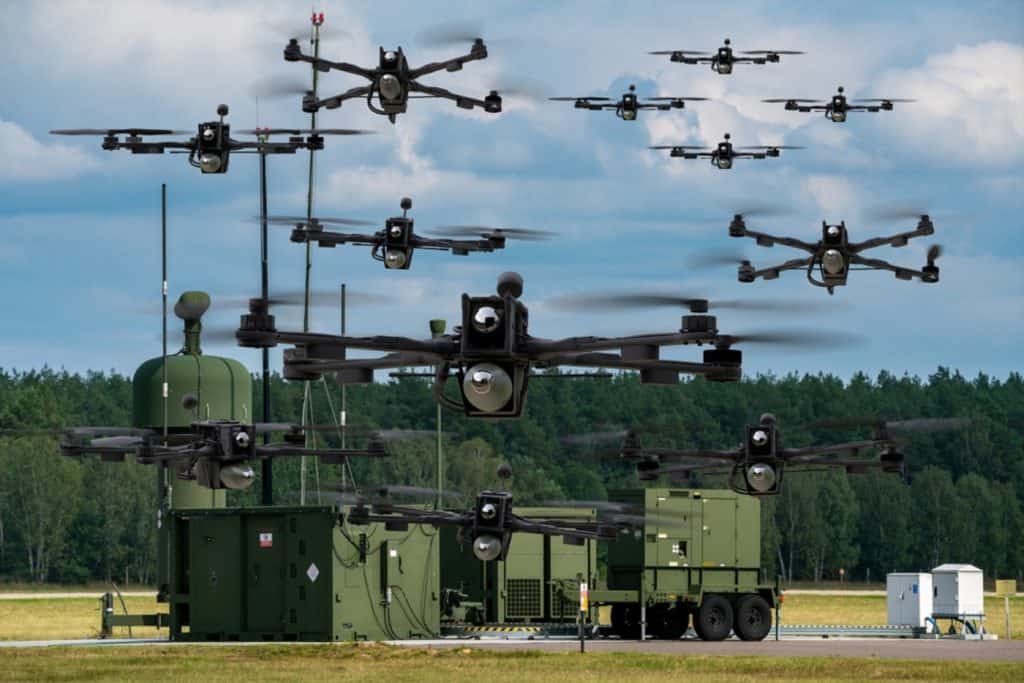 Laser desenvolvido na Austrália pode derrubar enxame de drones A guerra entre Rússia e Ucrânia tem sido marcada pela ampla utilização de drones nos campos de batalha. Esses dispositivos podem ser eficazes para destruir alvos e até equipamentos mais caros, como tanques, navios e aeronaves modernas. Drones militares