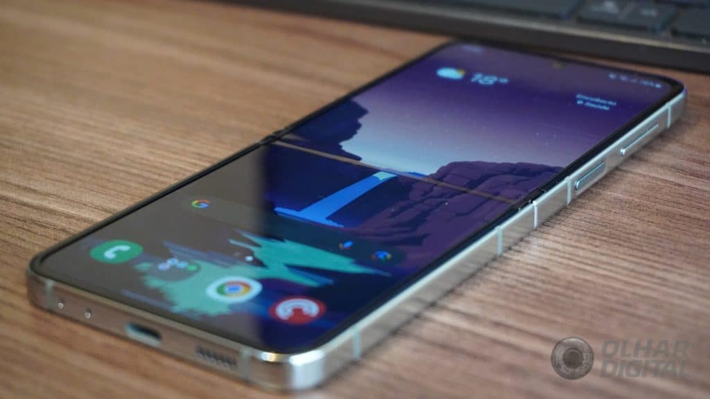 Galaxy Z Flip 5 (Imagem: André Fogaça/Olhar Digital)