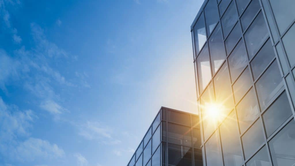 Tecnologia criada na China pode gerar energia solar em janelas O mundo precisa cada vez mais de energia. E, em meio aos efeitos das mudanças climáticas, é fundamental que as novas alternativas de geração sejam limpas. Neste cenário, a energia solar surge como uma das melhores opções. Tecnologia criada na China pode gerar energia solar em janelas