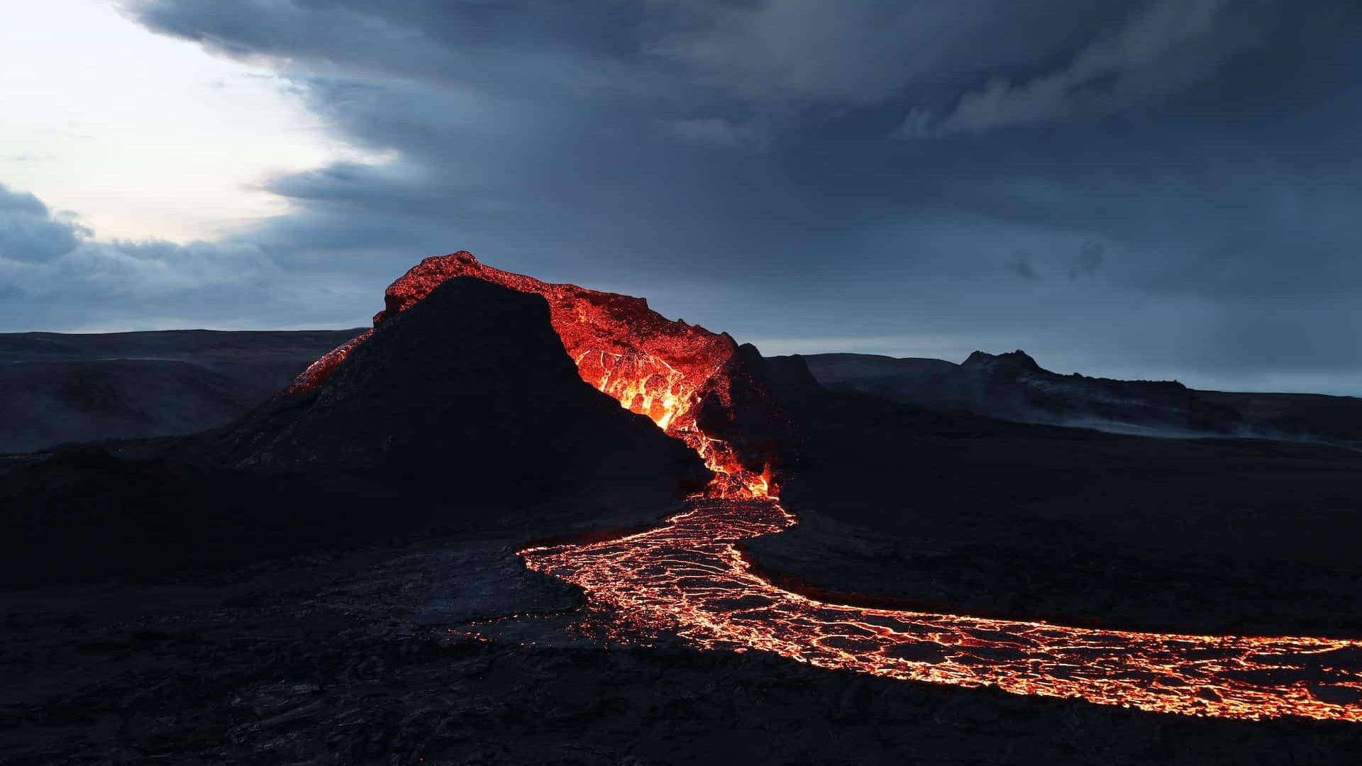 El magma se acerca a la superficie y una erupción volcánica en Islandia es inminente