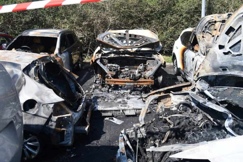 Estudos globais mostram que veículos a combustão têm 50 a 100 vezes mais chance de pegar fogo que elétricos.