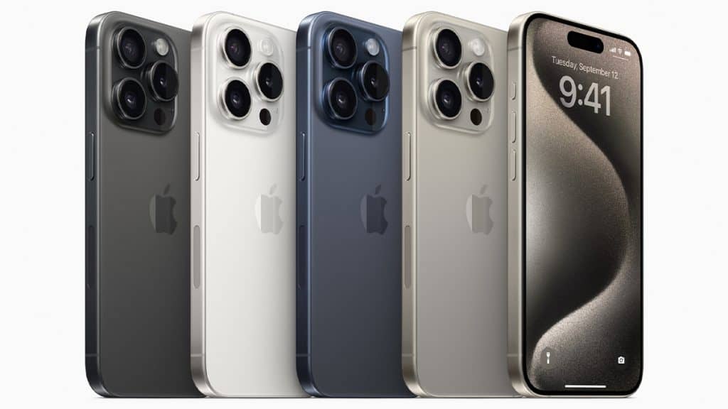 Montagem com modelos de iPhone 15 Pro