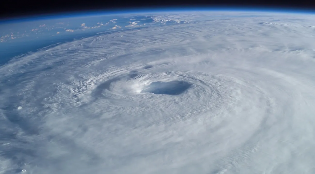 Imagem de ciclone vista do espaço