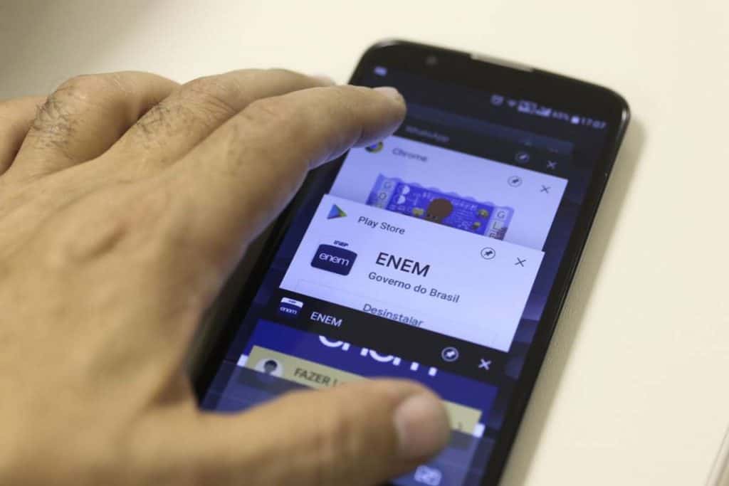 Eletrônicos tela de celular no app Enem para provas