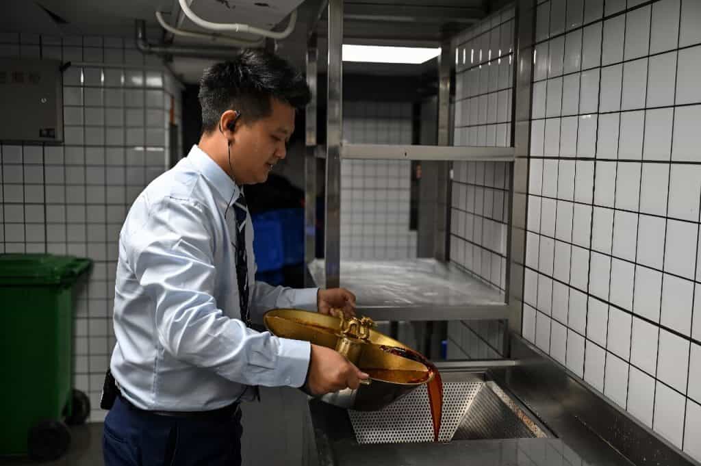 Caldo de panela chinês vira combustível de aviação sustentável