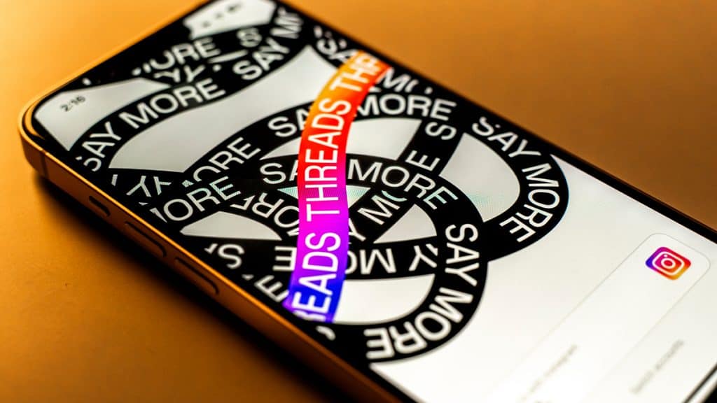 Tela de entrada do Threads aberta num iPhone