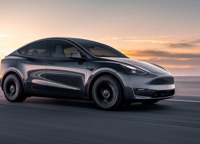 Tesla Model Y é eleito o melhor carro elétrico de 2024 por revista