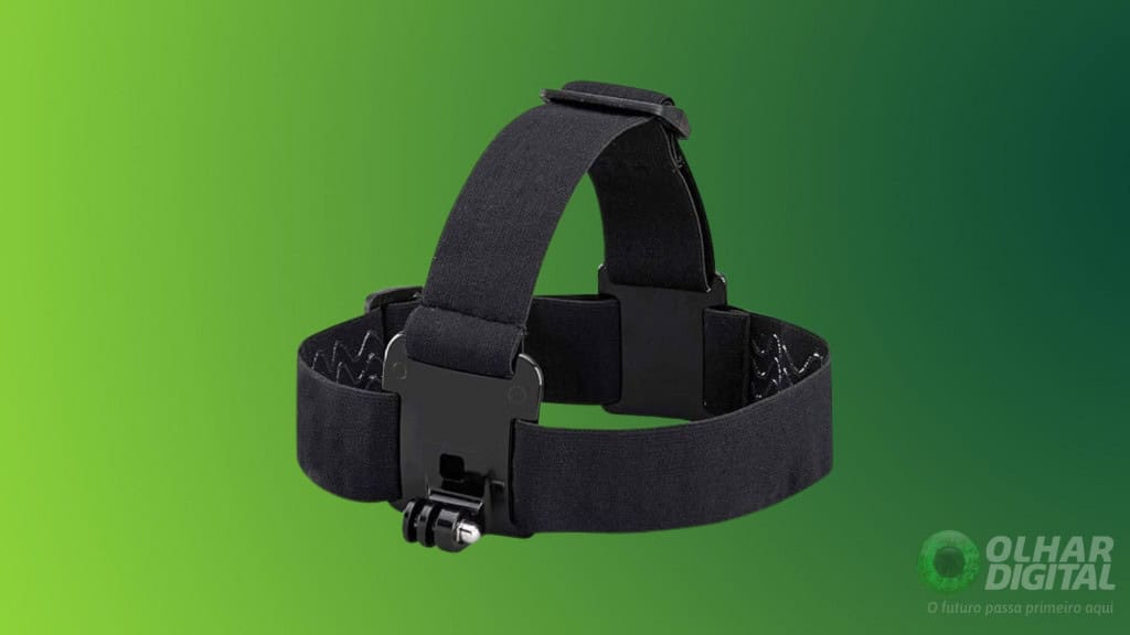 O que comprar junto com a GoPro? Veja 5 acessórios essenciais para sua câmera A GoPro é sinônimo de aventura. Conhecida por ser compacta, resistente e capaz de captar imagens incríveis em movimento (inclusive debaixo d’água), a câmera ganhou acessórios que ampliam ainda mais sua versatilidade. De mergulhos com tubarões a trilhas de mountain bike, tudo pode ser registrado em primeira pessoa. Suporte de cabeça para GoPro