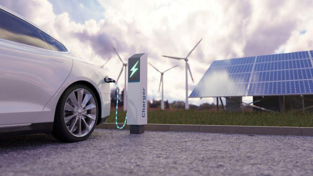 carro elétrico e painel solar