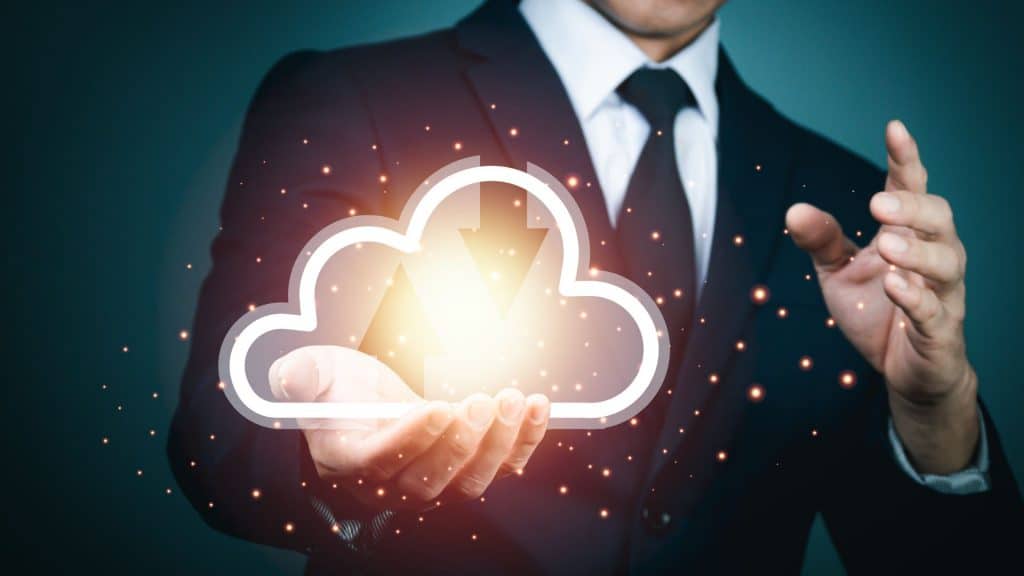 Transformação digital em 2026: 6 tendências que vão moldar a próxima fase da tecnologia A transformação digital deixou de ser apenas um movimento de modernização e passou a influenciar diretamente como trabalhamos, consumimos, aprendemos e interagimos. Em 2026, essa mudança entra em uma nova fase mais inteligente, mais automatizada e muito mais dependente de infraestrutura avançada e regras claras. Transformação digital em 2026: 6 tendências que vão moldar a próxima fase da tecnologia