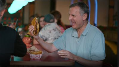 Phil na cena rindo