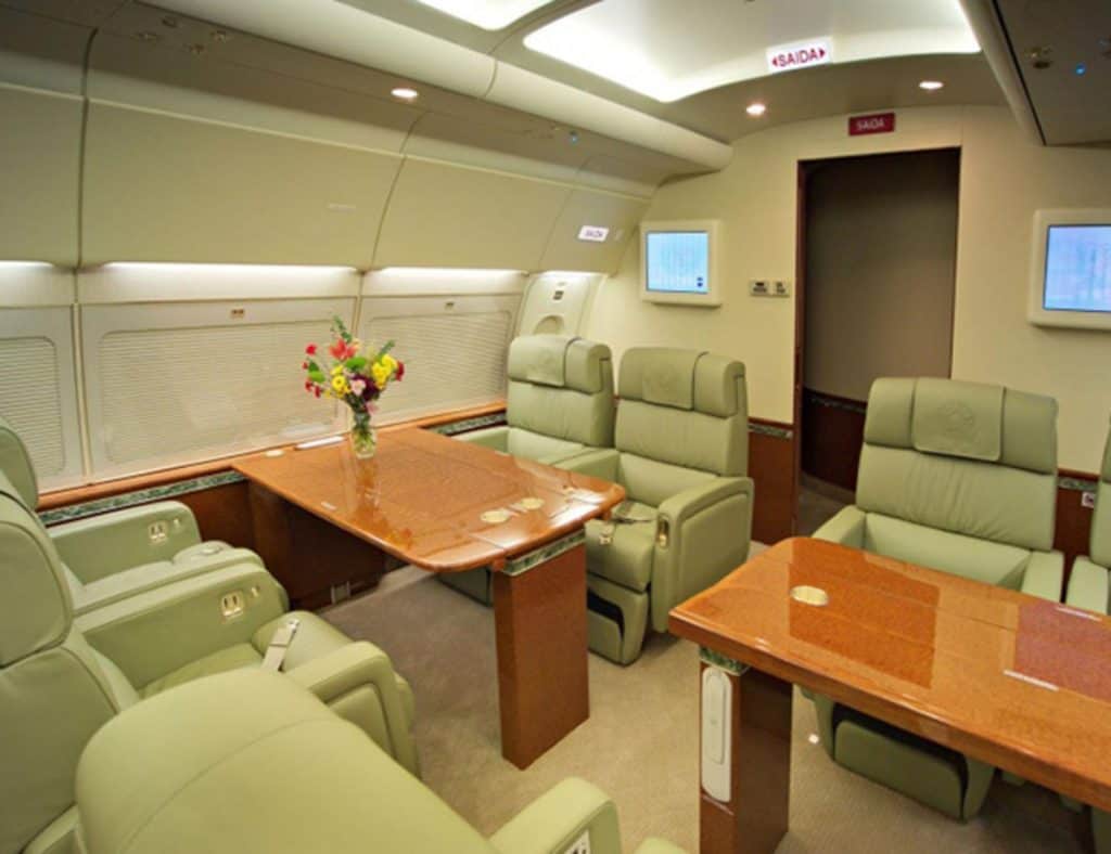 Avião Lula sala de reunião