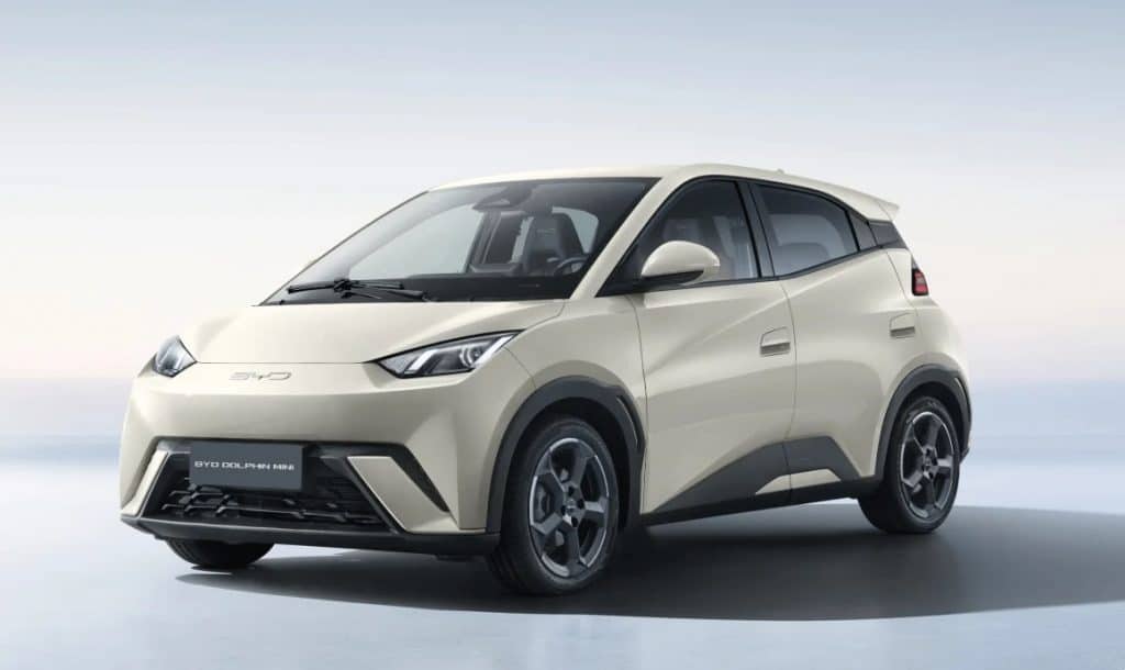 BYD domina lista de carros elétricos mais vendidos no Brasil em fevereiro Dados da Associação Brasileira do Veículo Elétrico (ABVE) comprovam o domínio da chinesa BYD no mercado de carros elétricos brasileiros. A montadora teve cinco dos 10 modelos mais vendidos no país no mês de fevereiro de 2025. BYD domina lista de carros elétricos mais vendidos no Brasil em fevereiro