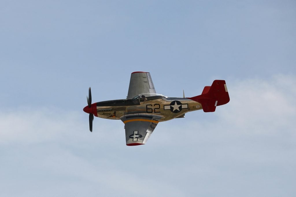 Avião modelo P-51 Mustang, um dos caças usado no filme Top Gun Maverick
