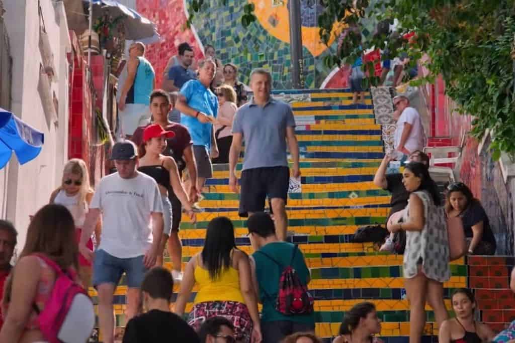 Phil no Rio de Janeiro cena Netflix