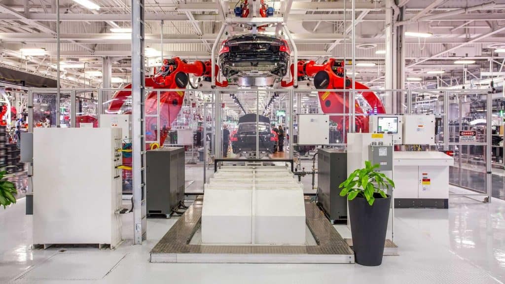 Relatos de racismo na fábrica da Tesla em Freemont (foto) impulsionaram processo que chegou a ser ação coletiva.