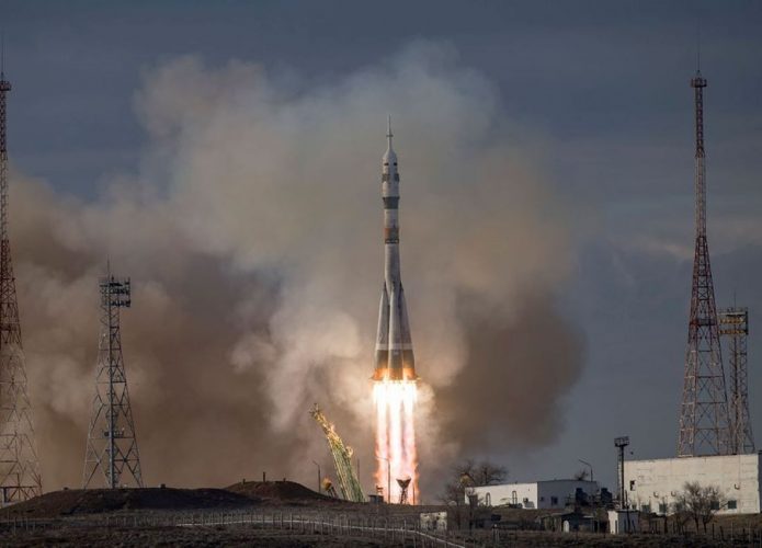 Rusia lanza nueva tripulación al espacio a bordo de Soyuz