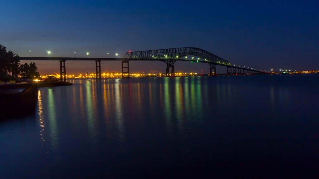 Ponte em Baltimore a noite