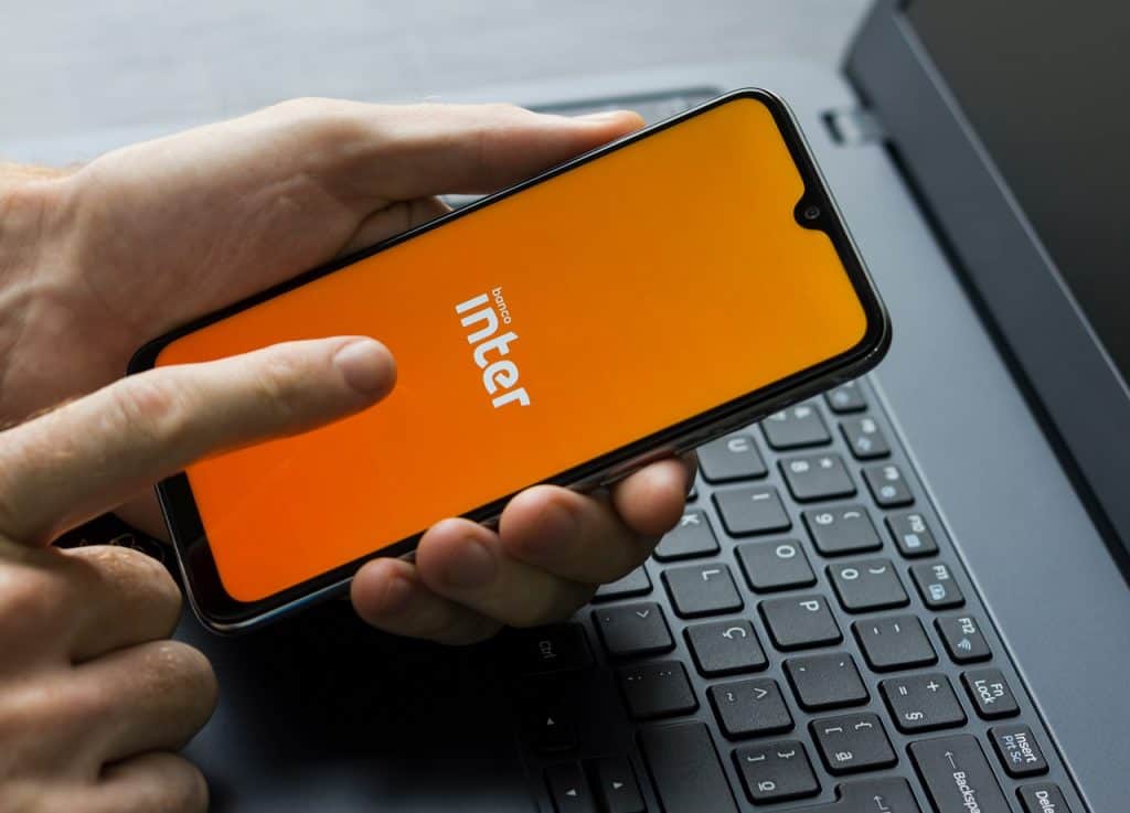 Malware Klopatra finge ser app de VPN e rouba dados bancários de usuários Um relatório da empresa de segurança cibernética Cleafy alerta sobre o crescimento do malware Klopatra, que infecta dispositivos pessoais. banco inter