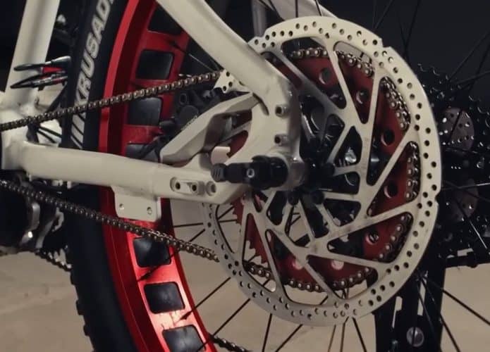Inovação sobre duas rodas traz e-bike com correntes reforçadas e motor potente