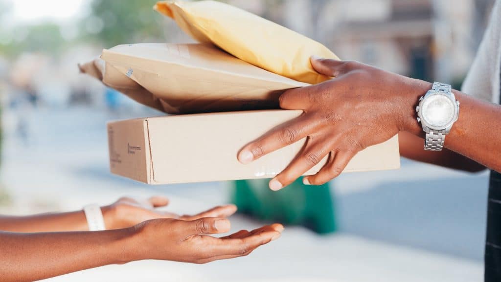 Entrega de produto para falar de como se proteger de maus entregadores e como se proteger