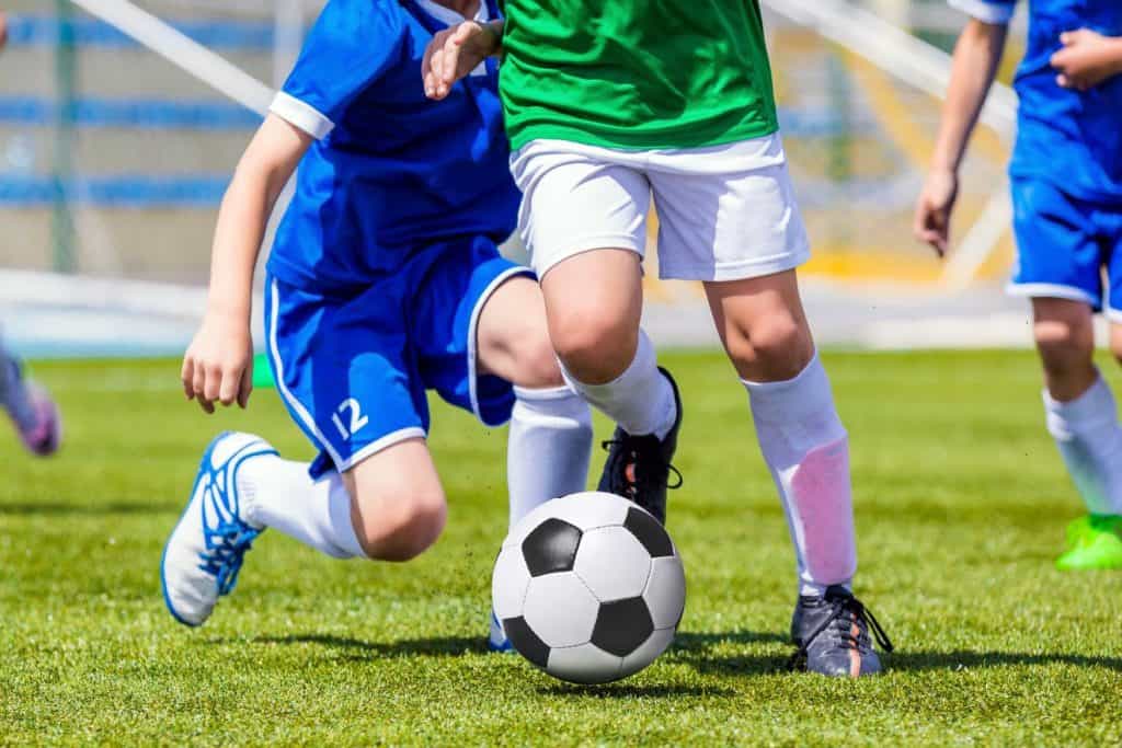 Estudo liga lesões no futebol a osteoartrite em ex-jogadores Um novo estudo publicado na revista Rheumatology aponta que ex-jogadores de futebol profissionais do Reino Unido que sofreram lesões no pé ou tornozelo durante a carreira têm maior probabilidade de desenvolver osteoartrite após a aposentadoria. futebol