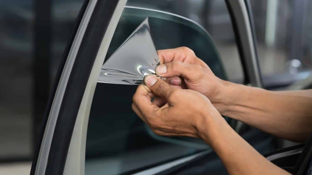 Colocação de insulfilm em carro