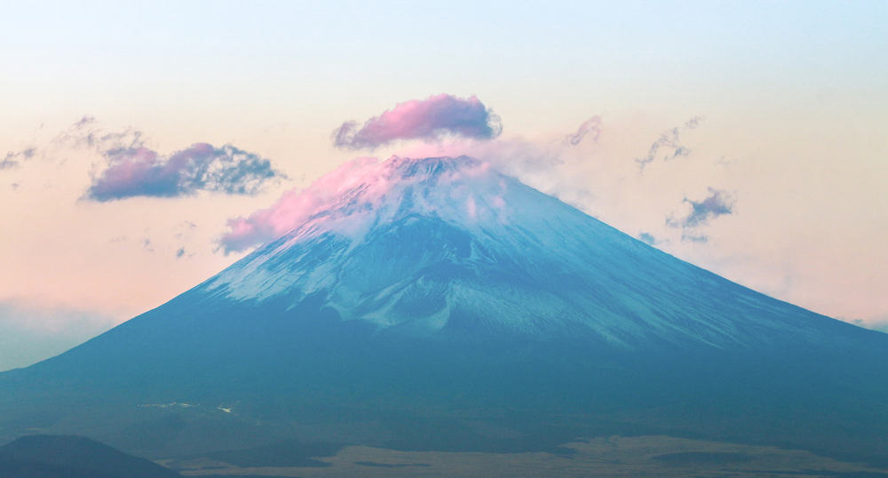 O monte Fuji se formou a partir do encontro de uma placa continental e oceânica (Crédito: Club4traveler/ shutterstock)