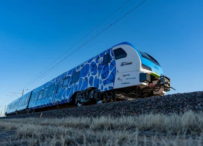 Trem viaja mais de 2,8 mil quilômetros com apenas um tanque de hidrogênio