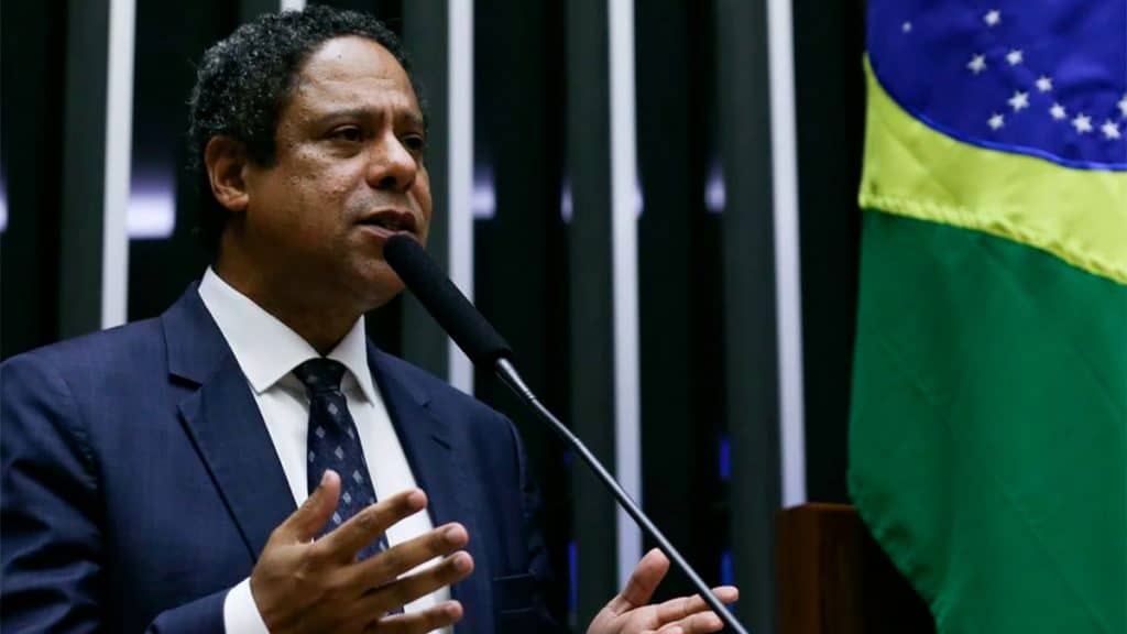 Deputado federal Orlando Silva, autor do PL das Fake News, na Câmara dos Deputados