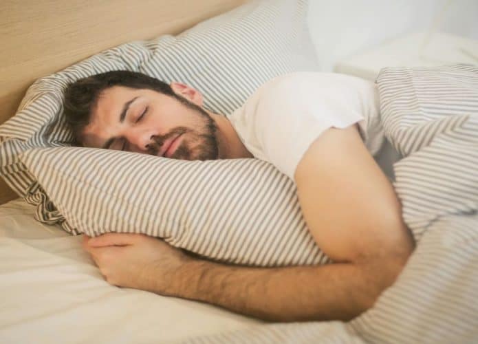 ¿Es mejor dormir solo o con alguien?  Mira lo que dice la ciencia