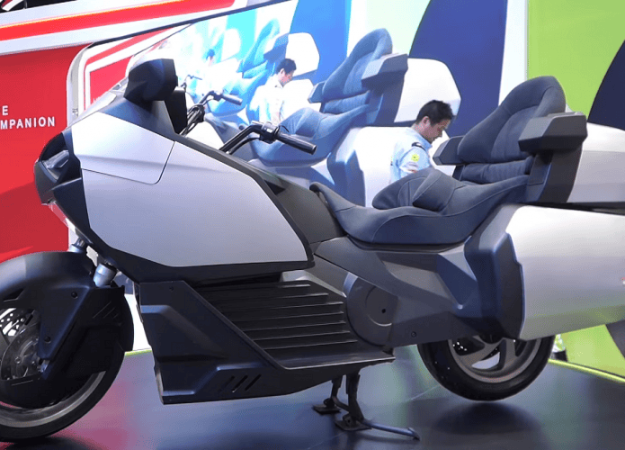 Motocicleta elétrica “gigante” tem autonomia recorde; saiba