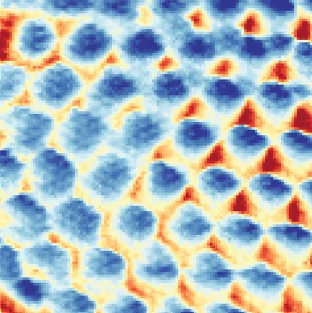 Cristal de elétrons visto com miscroscopia de varredura por tunelamento (Crédito: Yen-Chen Tsui, Universidade de Princeton)