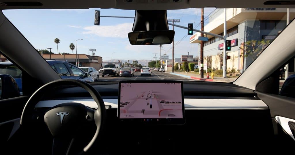 Imagem do console de um veículo da Tesla
