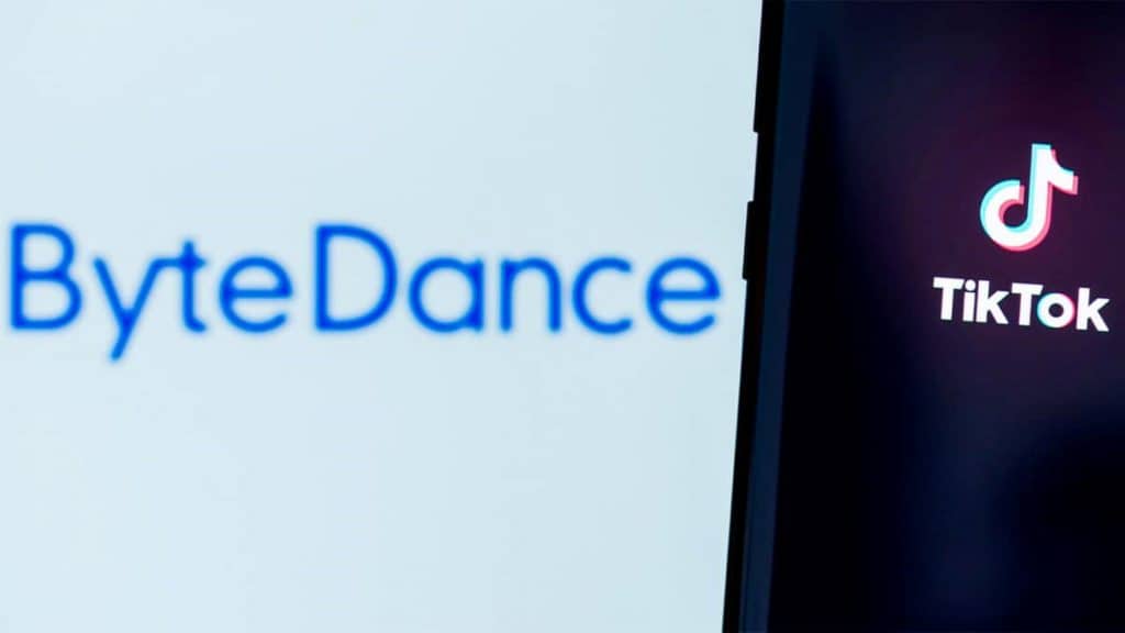 Dona do TikTok é investigada por violações de conteúdo na China A Administração do Ciberespaço da China (CAC) acusou a ByteDance, dona do TikTok, de “perturbar a ordem do ecossistema online” do país. A entidade afirmou que a plataforma violou as regras em vigor no território chinês. Dona do TikTok é investigada por violações de conteúdo na China