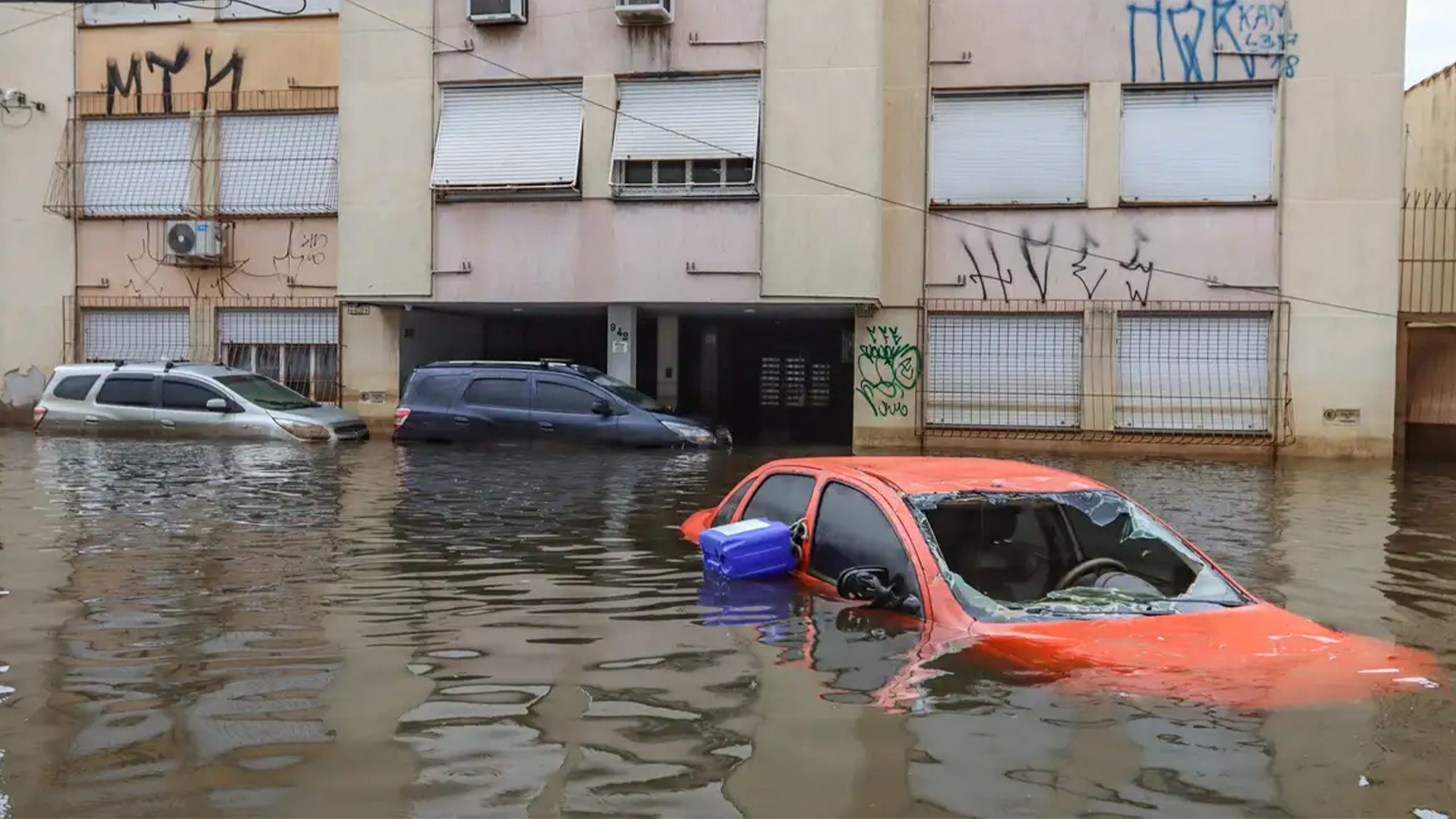 Carros levados por enchente vão a leilão no Rio Grande do Sul