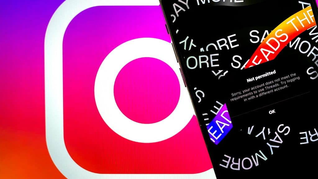 Celular com ilustração sobre Threads na tela e logotipo do Instagram ao fundo