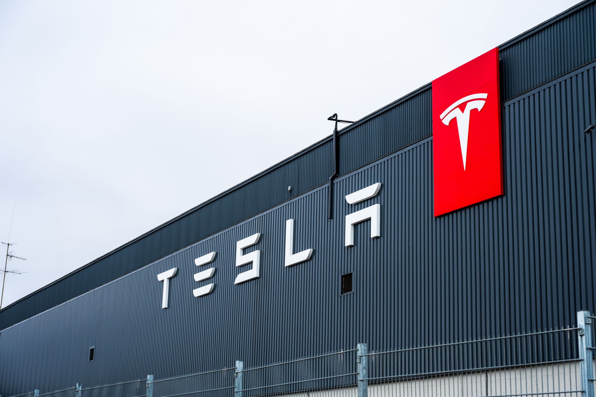 Tesla quer usar pneus sem ar da Michelin