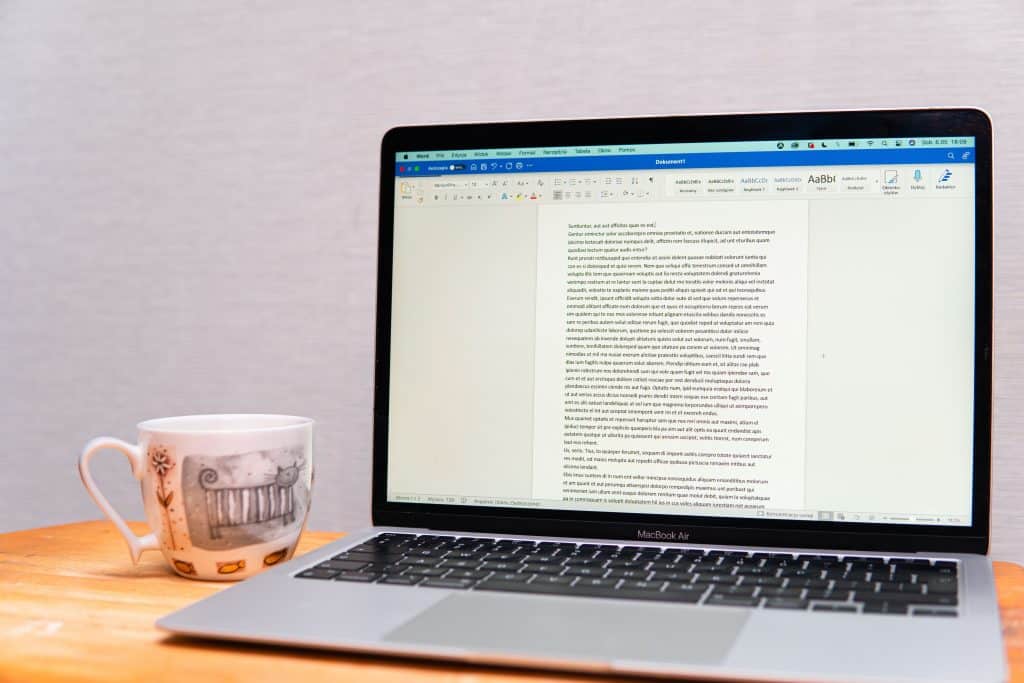 Imagem mostra tela do Word no computador para matéria sobre Word Foco
