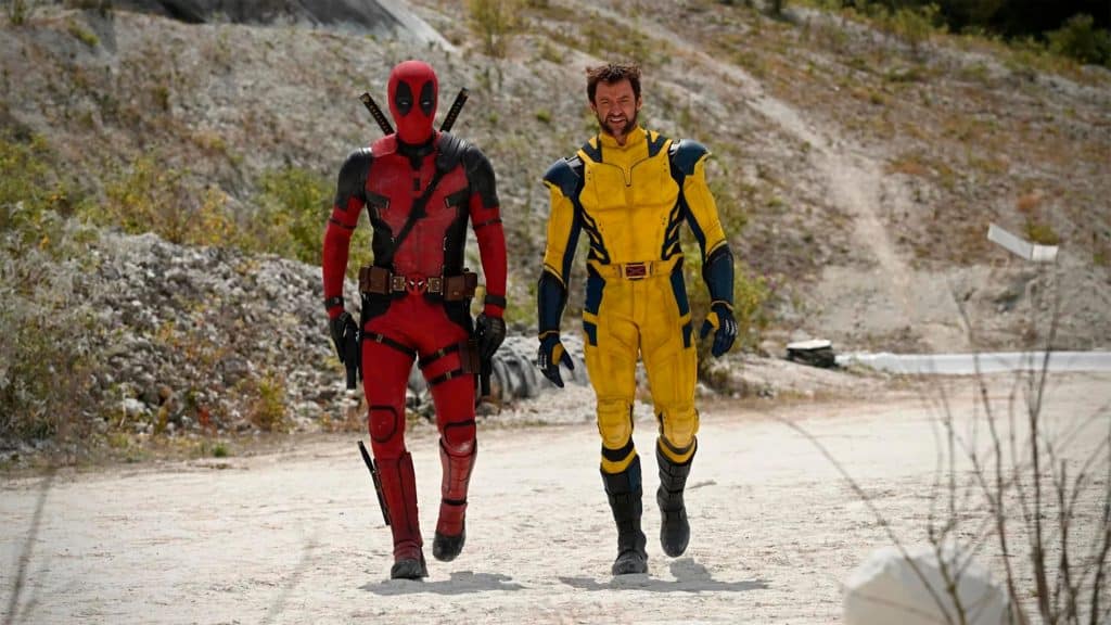 Deadpool e Wolverine andando em cena do filme Deadpool & Wolverine