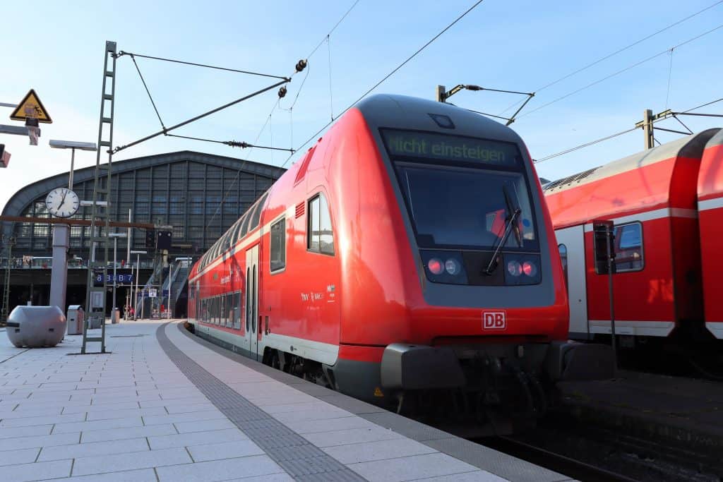 Imagem mostra o O-Bhan, um misto de trem e metrô na Alemanha