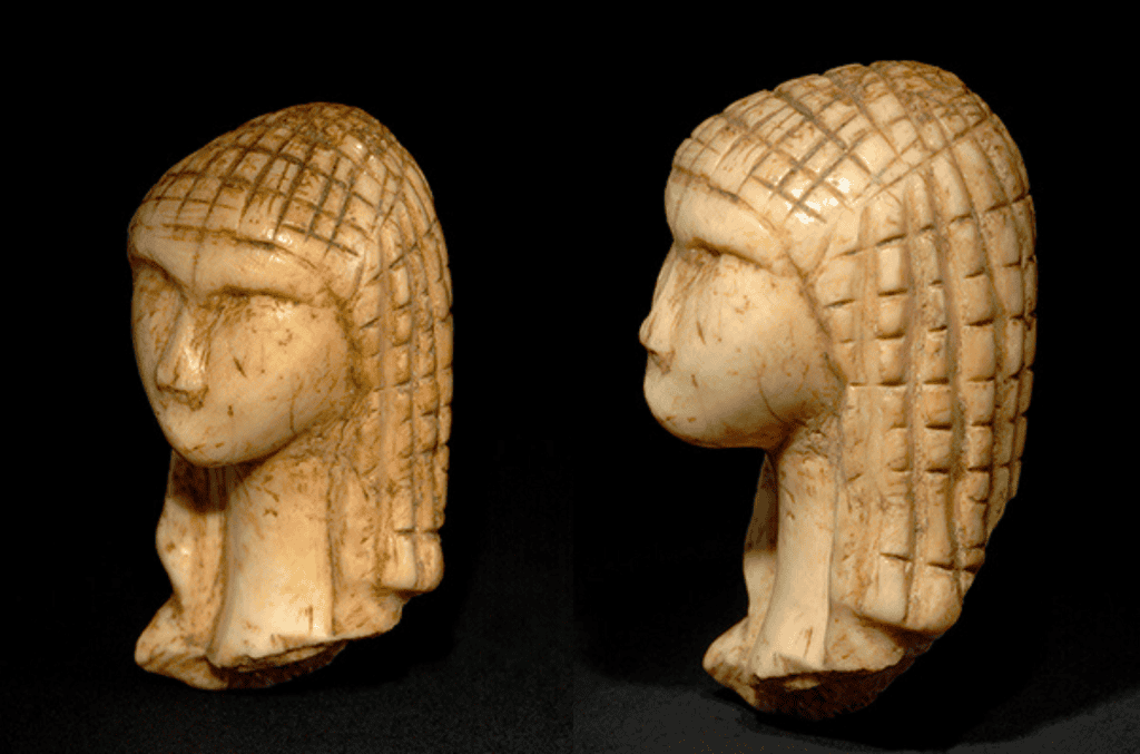 Escultura da Vênus de Brassempouy de lado