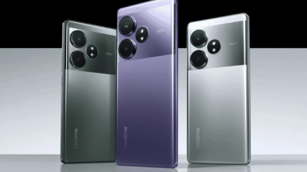 imagem mostra o verde do smartphone Realme GT 6 nas cores prata, verde e roxo