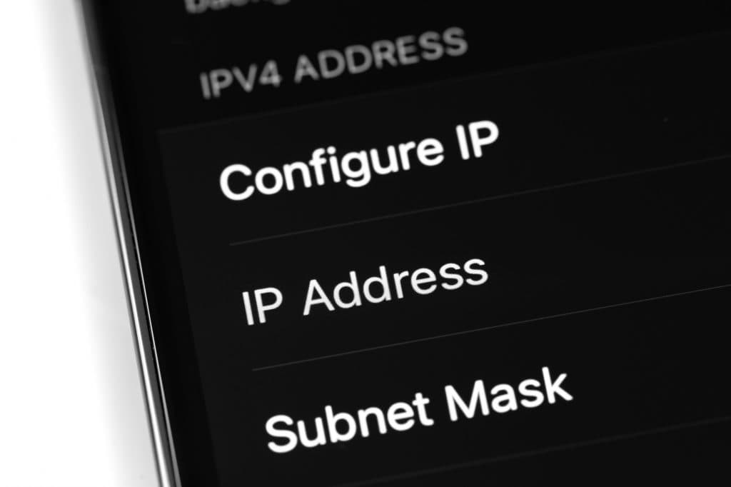 Imagem de smartphone com informações sobre IP