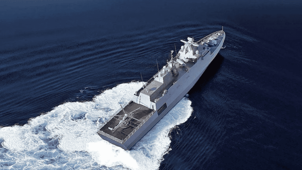 A imagem mostra o navio de guerra Fragata Tamandaré no mar, de cima.