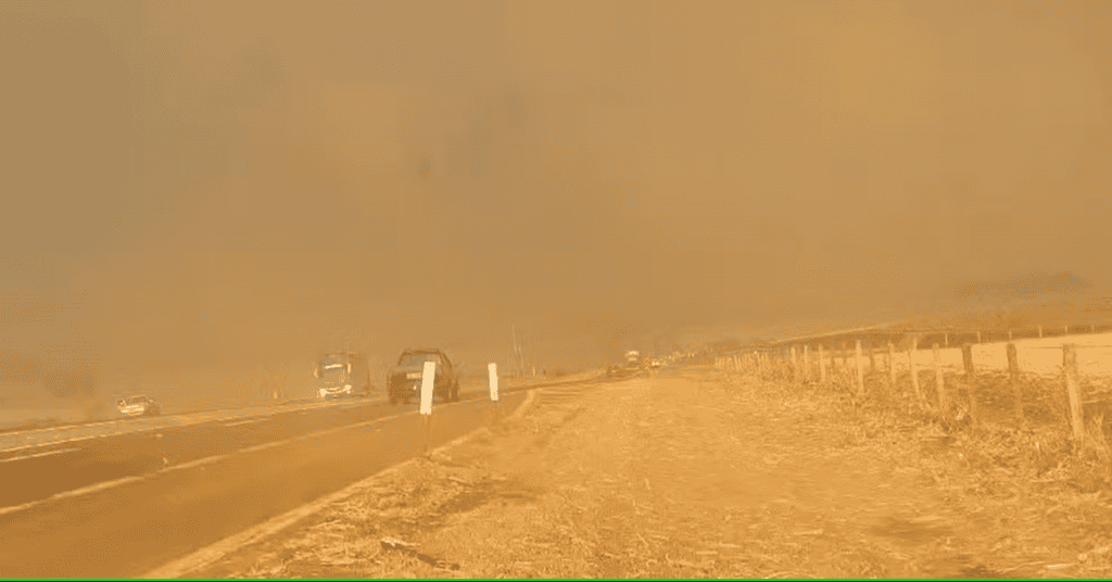 Fumaça em estrada